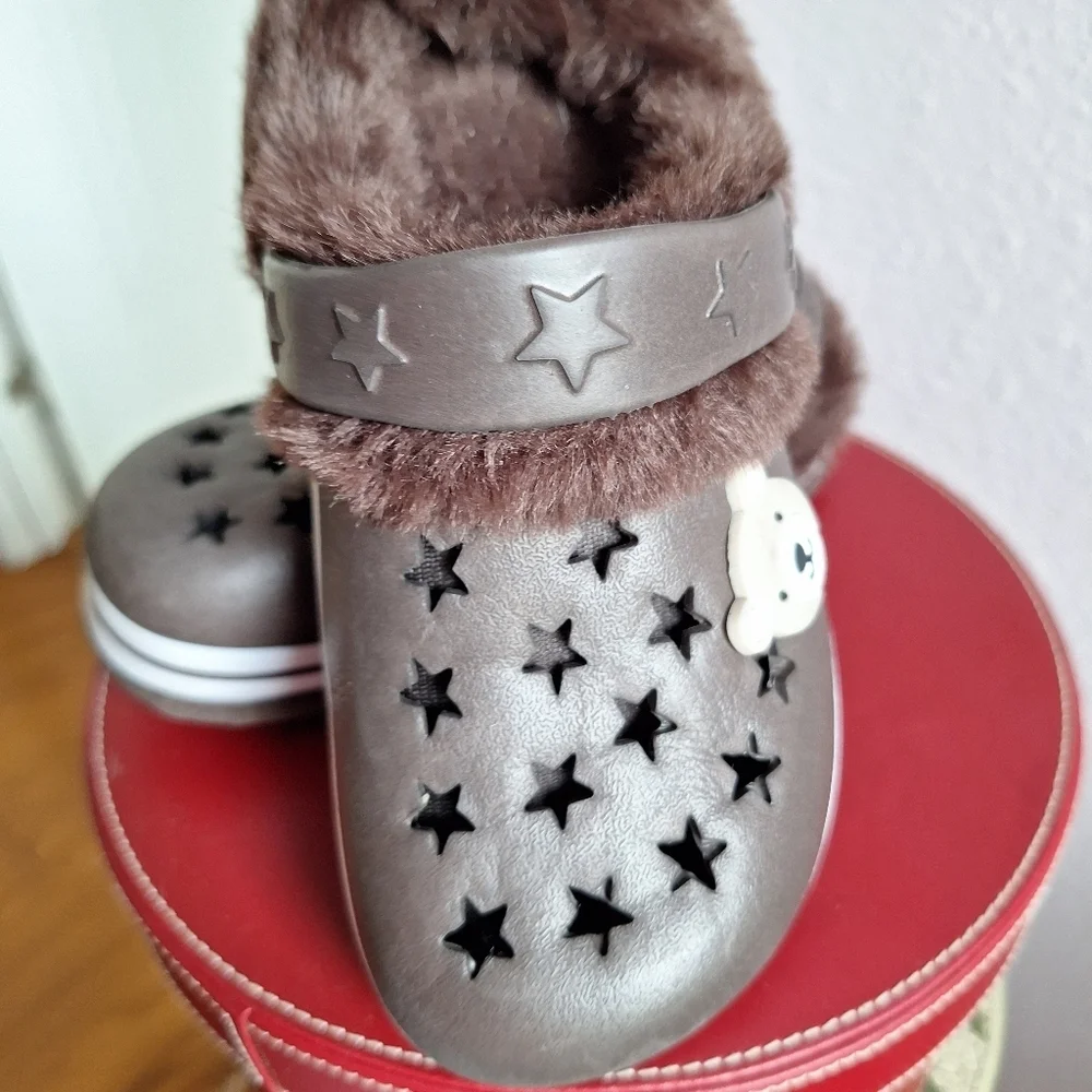 Brown Star Cutout Clogs with Fur Lining